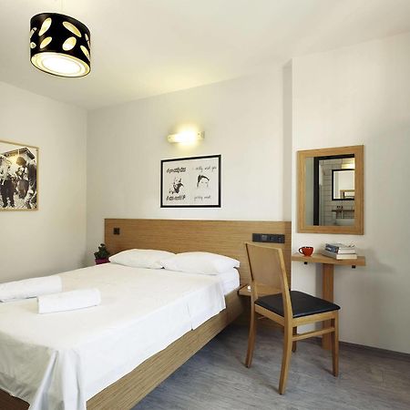 Hush Hostel Moda Istanboel Buitenkant foto