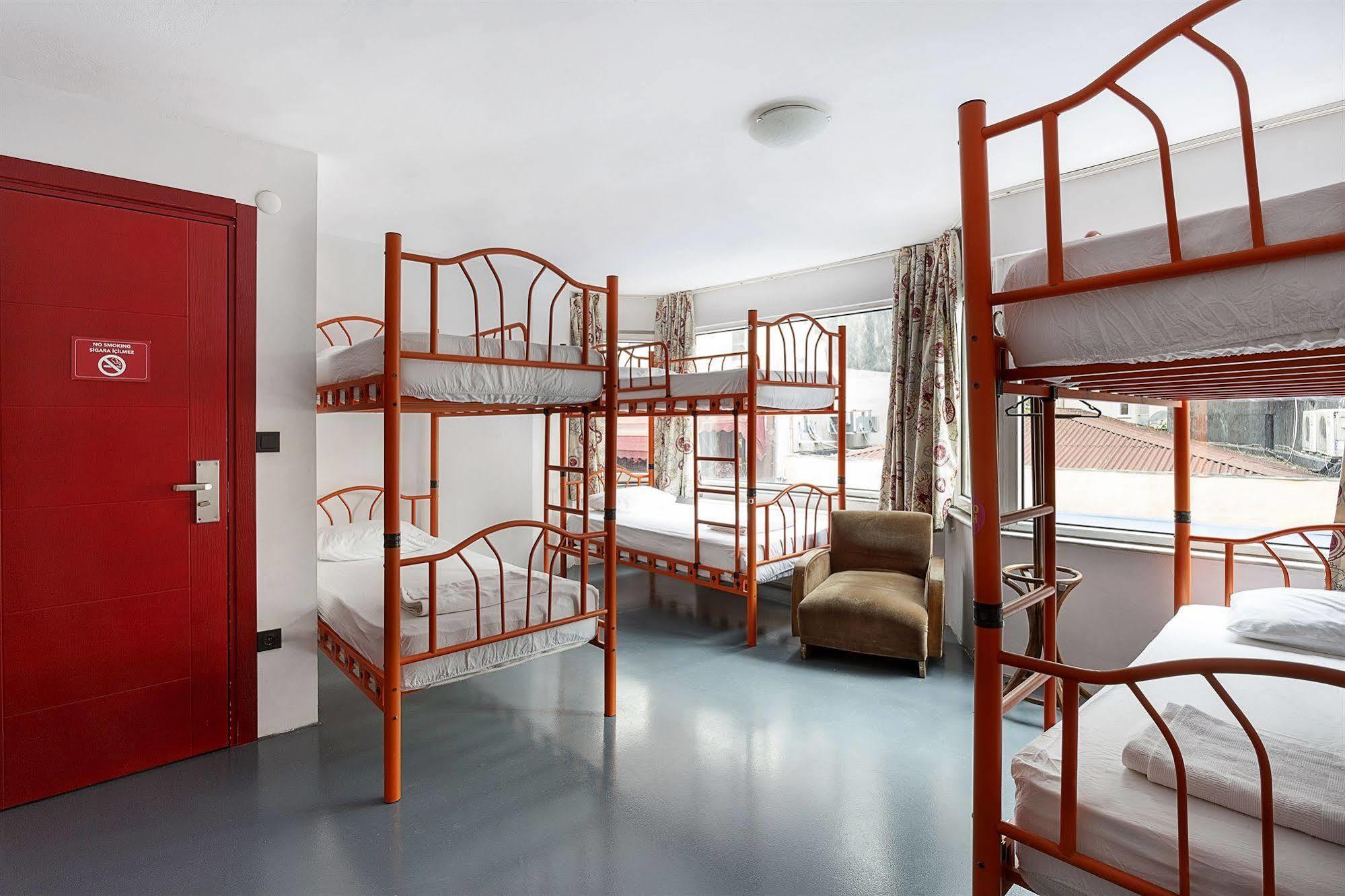 Hush Hostel Moda Istanboel Buitenkant foto