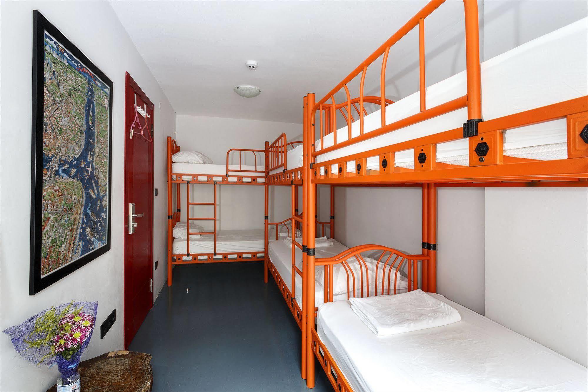 Hush Hostel Moda Istanboel Buitenkant foto