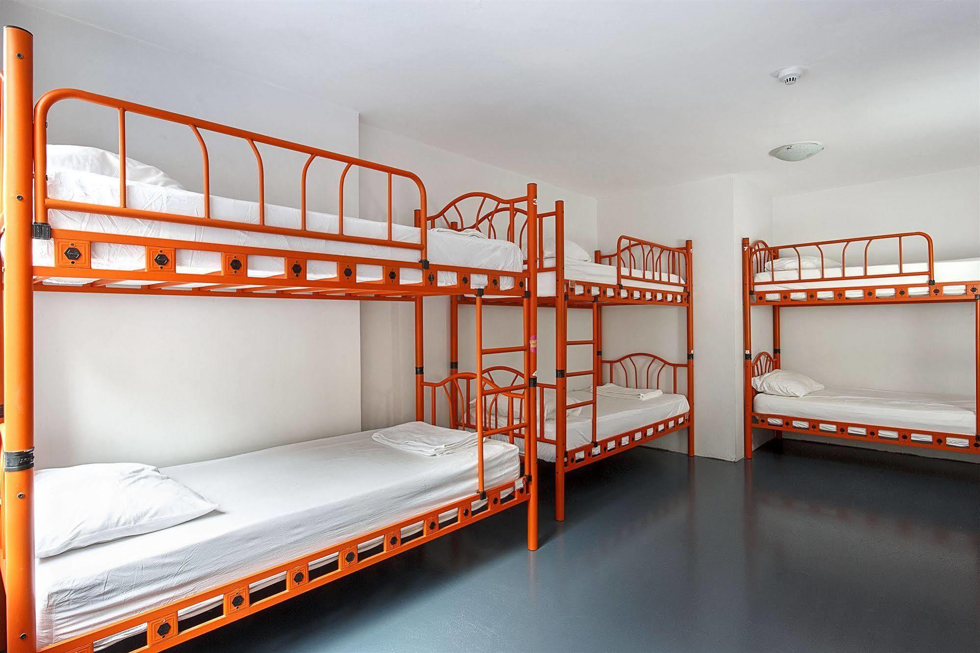 Hush Hostel Moda Istanboel Buitenkant foto