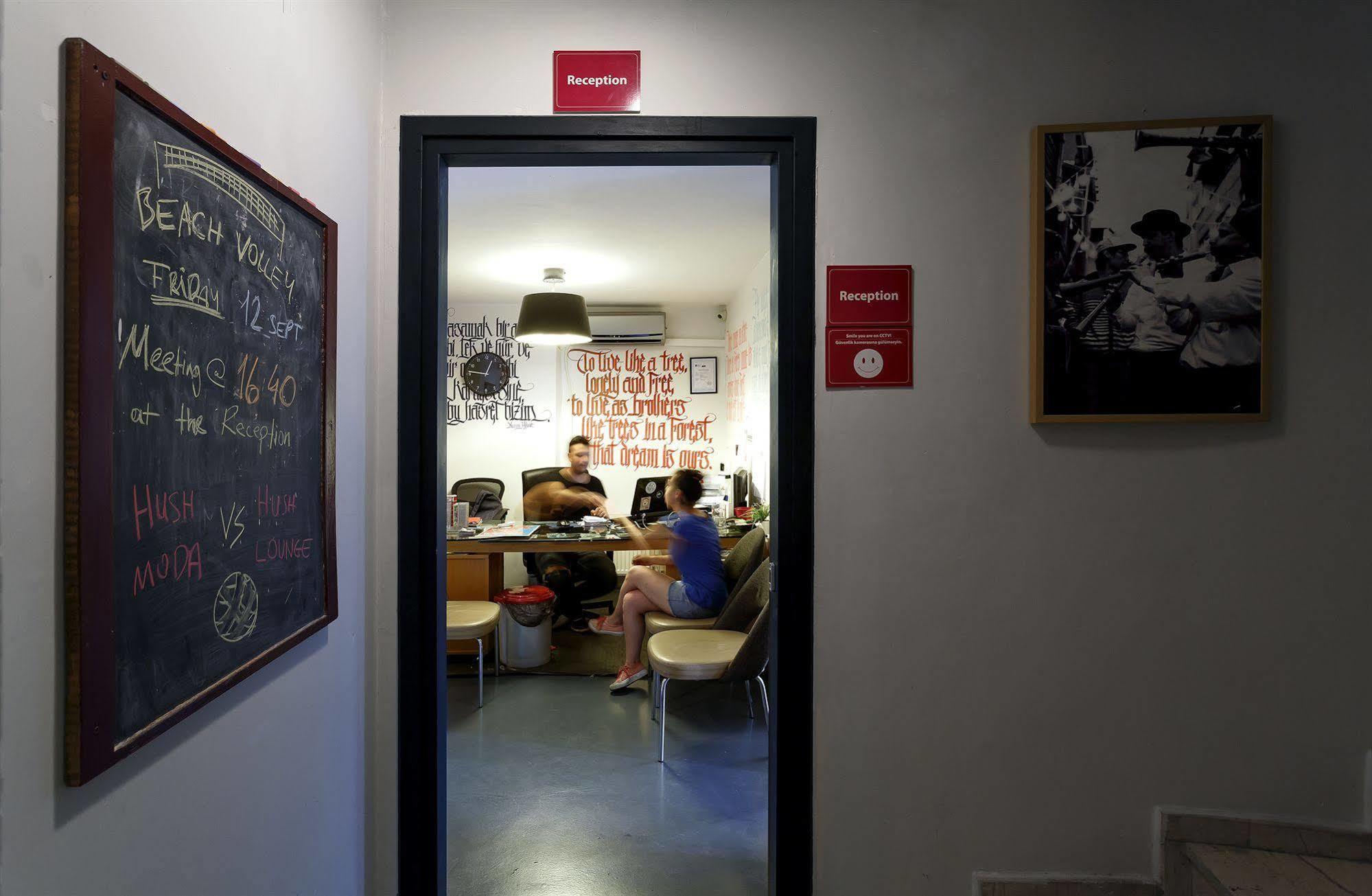 Hush Hostel Moda Istanboel Buitenkant foto